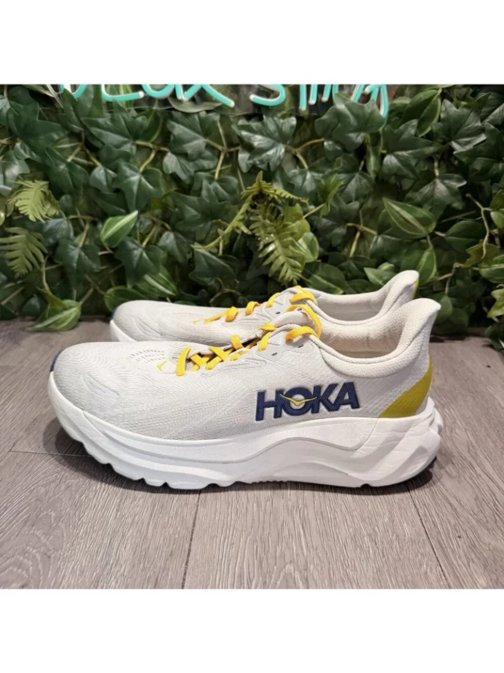 Hoka One One Arahi 8 Men's Size 10.5 D Stardust Cosmic Grey Yellow 1168690 SSTC